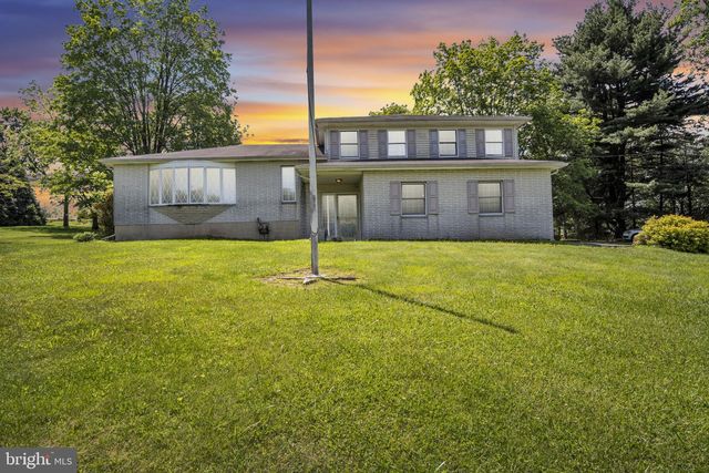 7555 FISHING CREEK VALLEY RD, Harrisburg, PA 17112