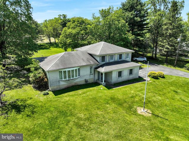 7555 FISHING CREEK VALLEY RD, Harrisburg, PA 17112