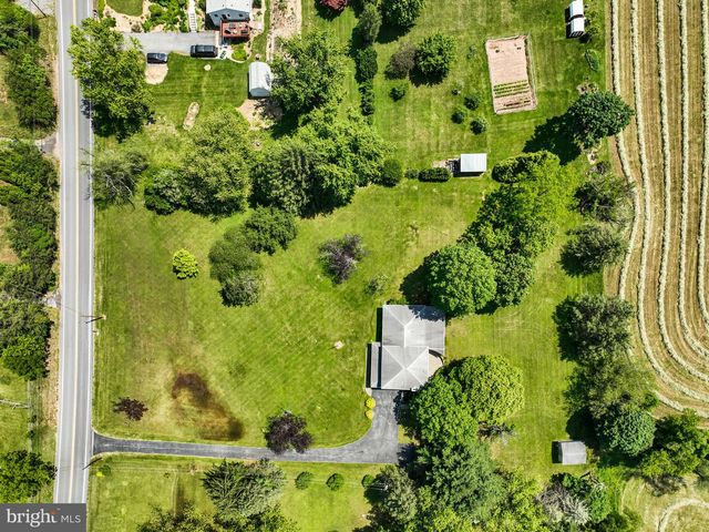 7555 FISHING CREEK VALLEY RD, Harrisburg, PA 17112