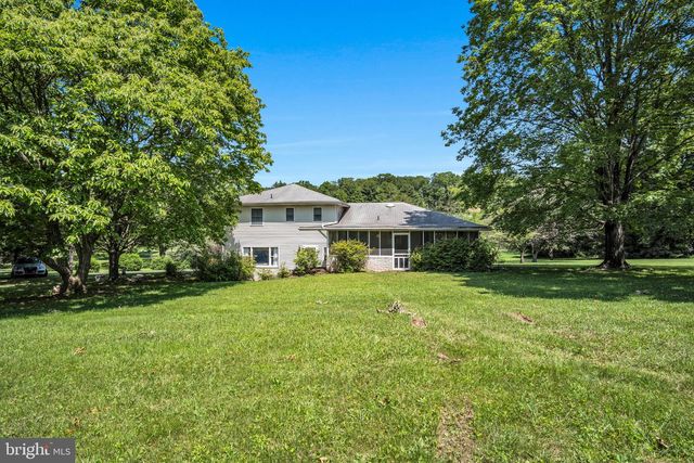 7555 FISHING CREEK VALLEY RD, Harrisburg, PA 17112