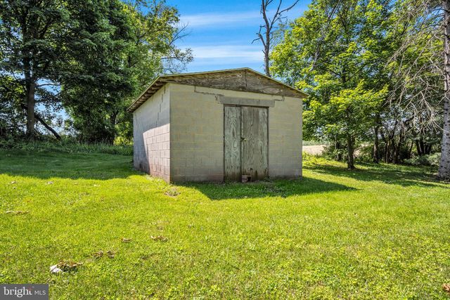 7555 FISHING CREEK VALLEY RD, Harrisburg, PA 17112