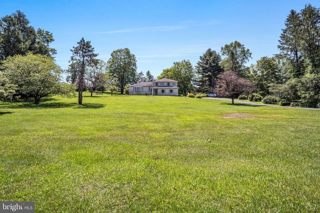 7555 FISHING CREEK VALLEY RD, Harrisburg, PA 17112