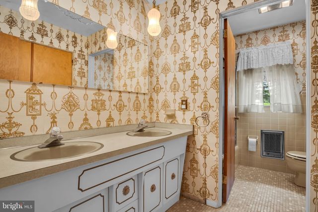 7555 FISHING CREEK VALLEY RD, Harrisburg, PA 17112