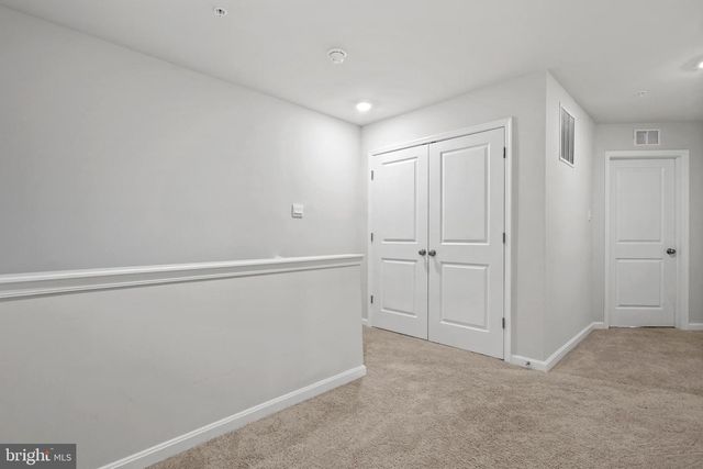 320 LOCUST RUN DR, York, PA 17404