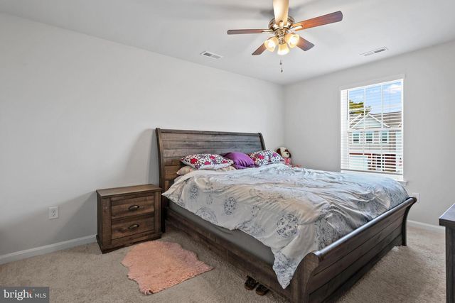 320 LOCUST RUN DR, York, PA 17404