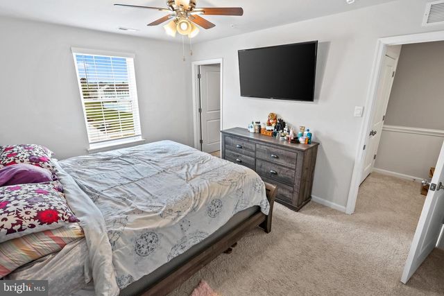 320 LOCUST RUN DR, York, PA 17404