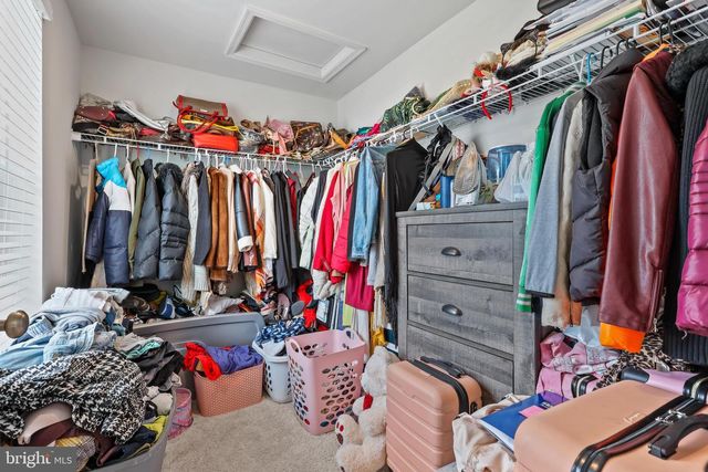 320 LOCUST RUN DR, York, PA 17404