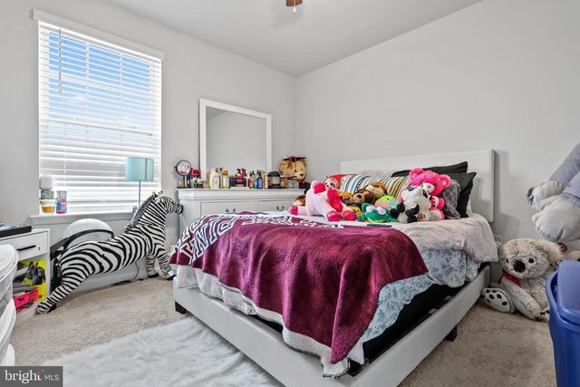 320 LOCUST RUN DR, York, PA 17404