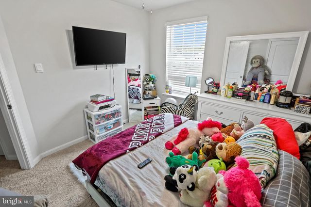 320 LOCUST RUN DR, York, PA 17404