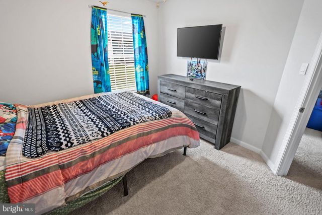 320 LOCUST RUN DR, York, PA 17404