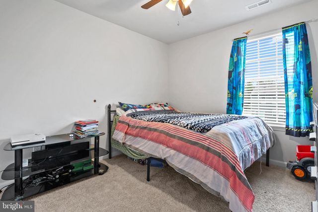 320 LOCUST RUN DR, York, PA 17404