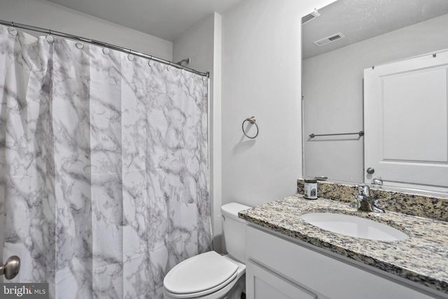 320 LOCUST RUN DR, York, PA 17404