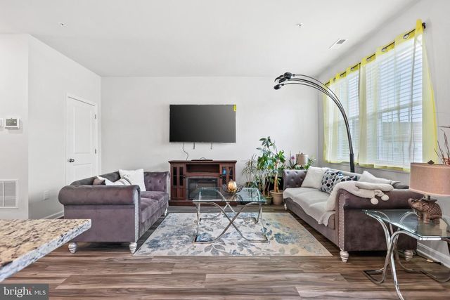 320 LOCUST RUN DR, York, PA 17404