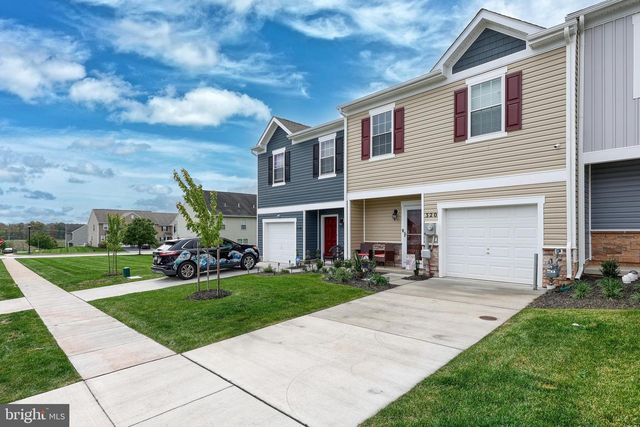 320 LOCUST RUN DR, York, PA 17404