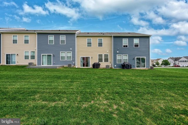 320 LOCUST RUN DR, York, PA 17404