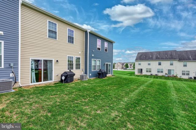 320 LOCUST RUN DR, York, PA 17404