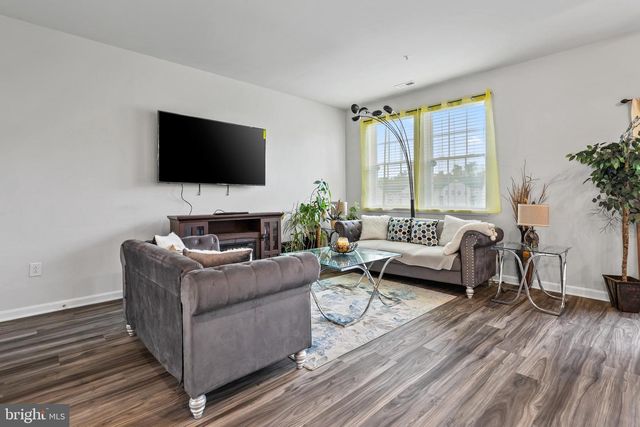 320 LOCUST RUN DR, York, PA 17404