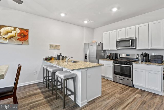 320 LOCUST RUN DR, York, PA 17404