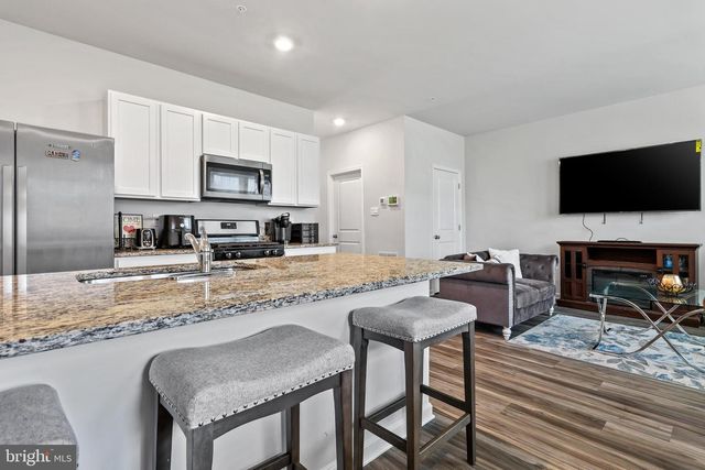 320 LOCUST RUN DR, York, PA 17404