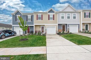 320 LOCUST RUN DR, York, PA 17404