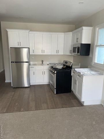 6078 60 Avenue 1, Maspeth, NY 11378