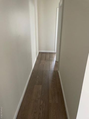 6078 60 Avenue 1, Maspeth, NY 11378