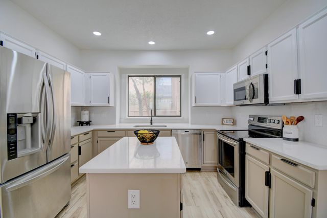 2163 Black Willow Drive NE, Albuquerque, NM 87122