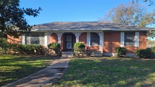 2001 E Alma Street, Sherman, TX 75090