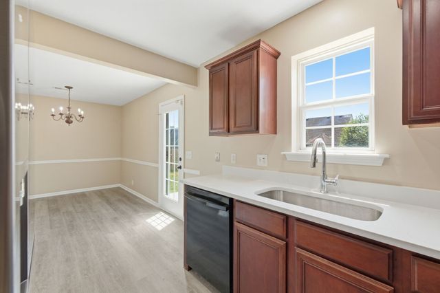 1327 Tonya Dr, La Vergne, TN 37086