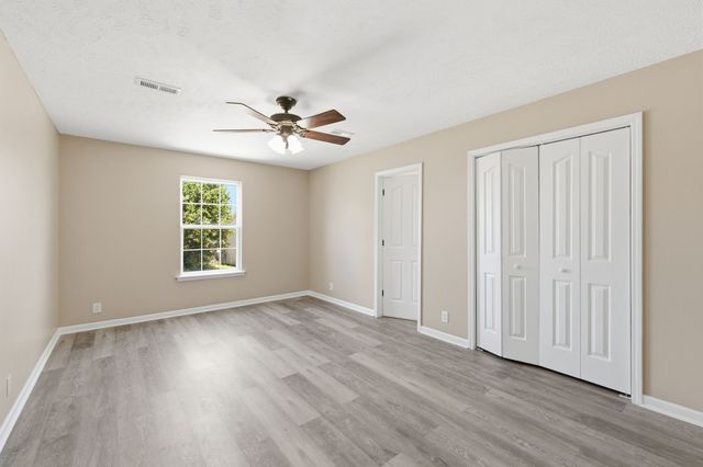 1327 Tonya Dr, La Vergne, TN 37086