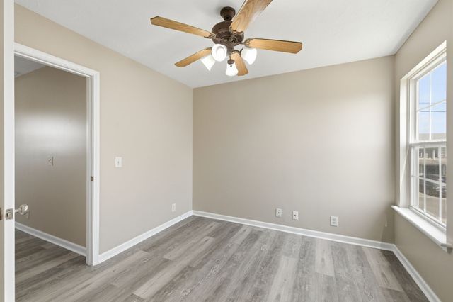 1327 Tonya Dr, La Vergne, TN 37086
