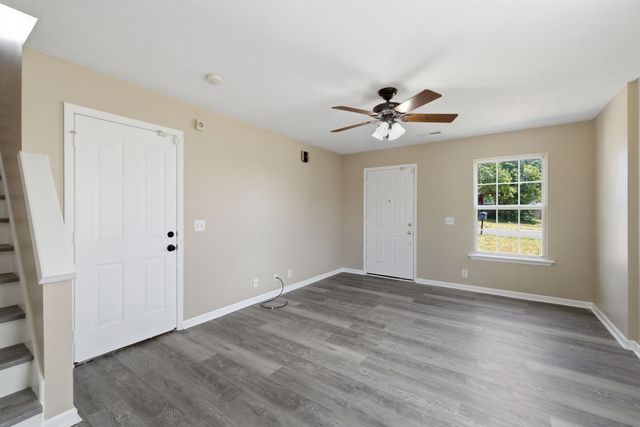 1327 Tonya Dr, La Vergne, TN 37086