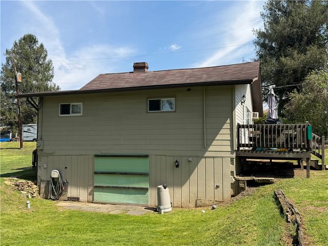 112 Schoolhouse Rd, Jefferson Twp, PA 15442