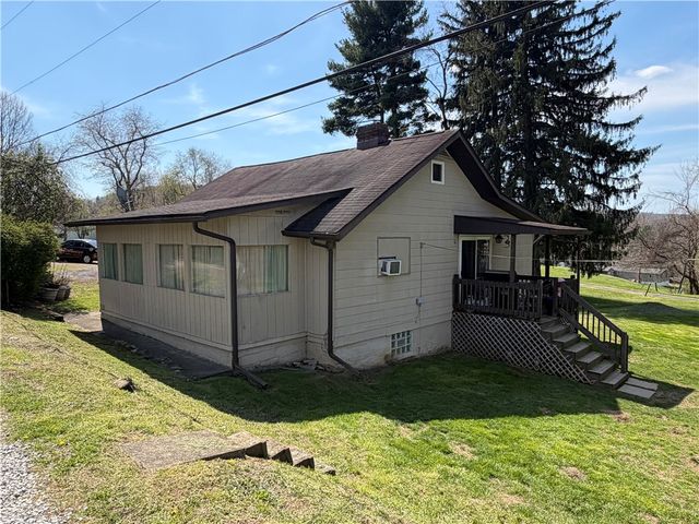 112 Schoolhouse Rd, Jefferson Twp, PA 15442