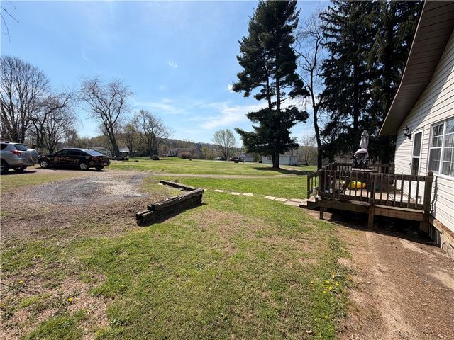 112 Schoolhouse Rd, Jefferson Twp, PA 15442