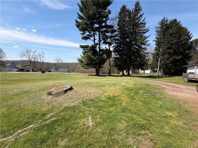 112 Schoolhouse Rd, Jefferson Twp, PA 15442