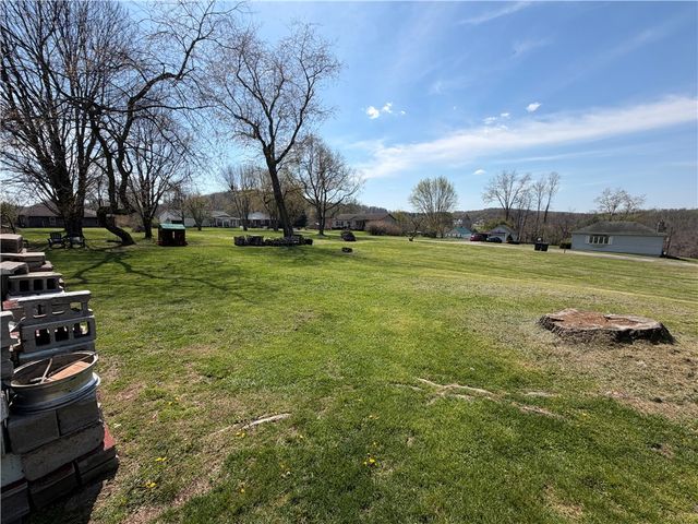 112 Schoolhouse Rd, Jefferson Twp, PA 15442