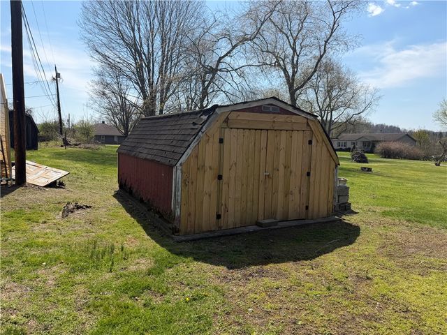 112 Schoolhouse Rd, Jefferson Twp, PA 15442