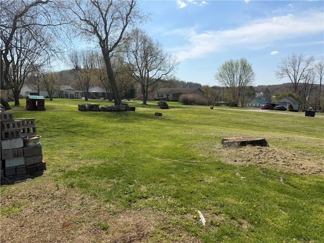 112 Schoolhouse Rd, Jefferson Twp, PA 15442