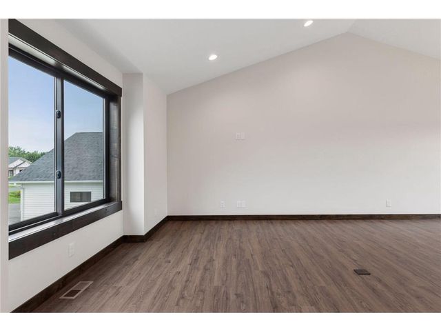 471 Coyote Way, New Richmond, WI 54017