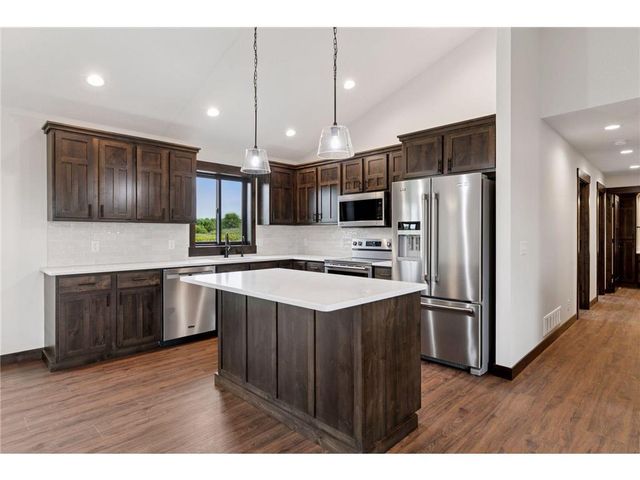 471 Coyote Way, New Richmond, WI 54017