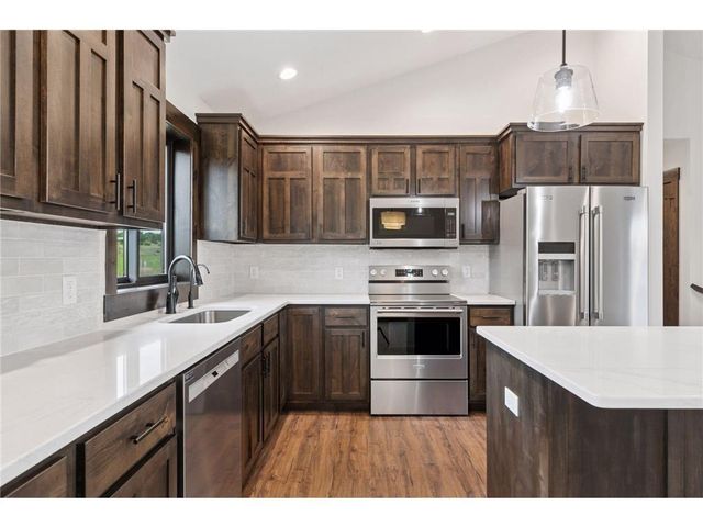 471 Coyote Way, New Richmond, WI 54017