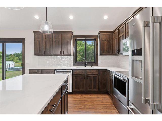 471 Coyote Way, New Richmond, WI 54017