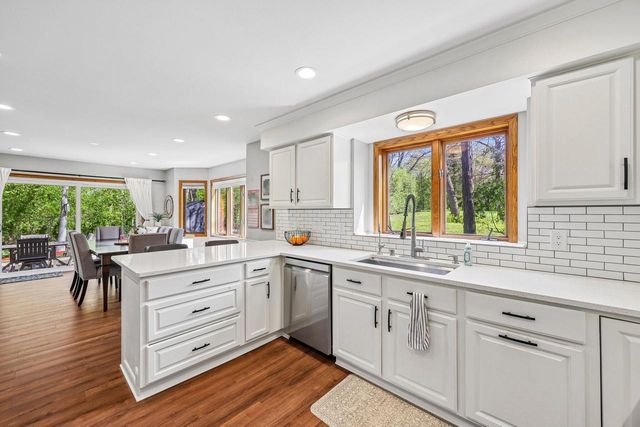 S45W25740 Red Oak COURT, Waukesha, WI 53189