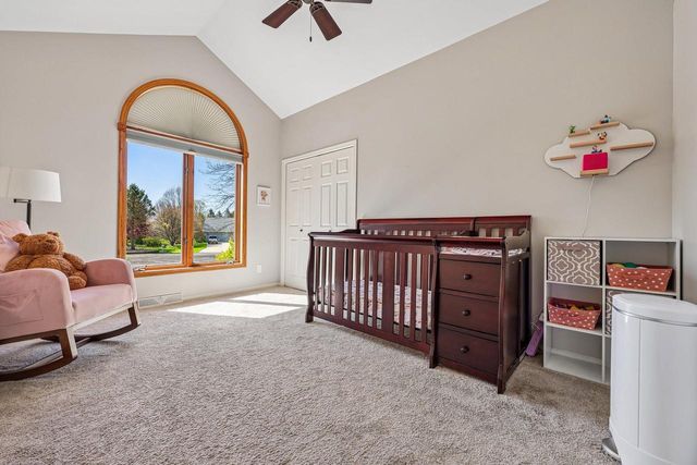 S45W25740 Red Oak COURT, Waukesha, WI 53189