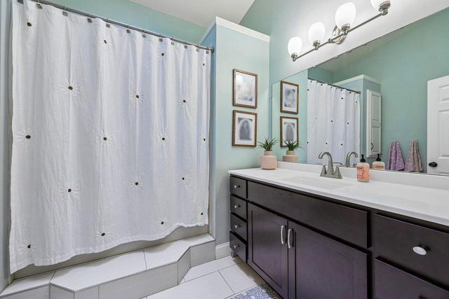 S45W25740 Red Oak COURT, Waukesha, WI 53189