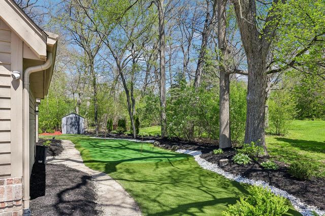 S45W25740 Red Oak COURT, Waukesha, WI 53189