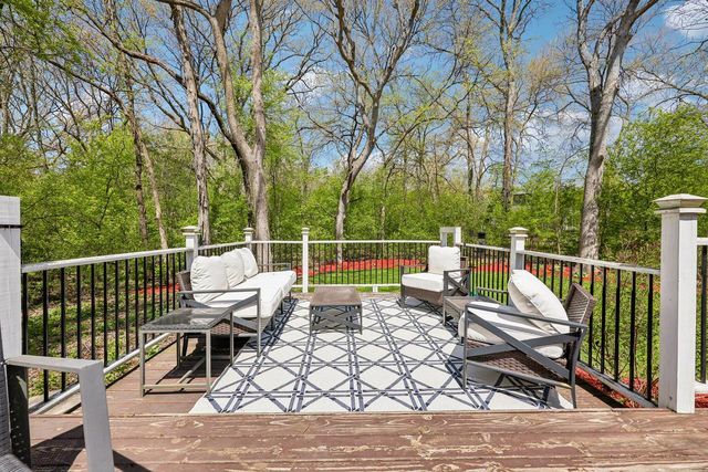 S45W25740 Red Oak COURT, Waukesha, WI 53189