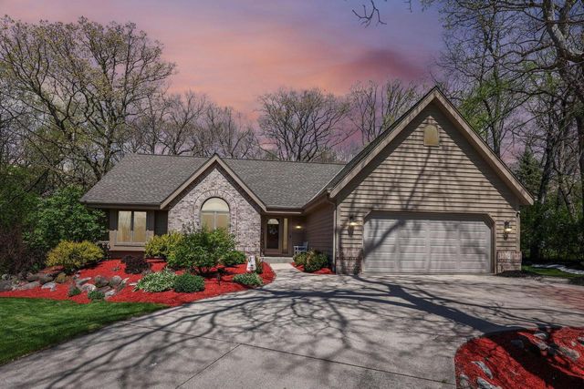 S45W25740 Red Oak COURT, Waukesha, WI 53189