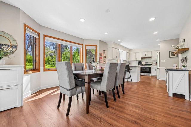 S45W25740 Red Oak COURT, Waukesha, WI 53189